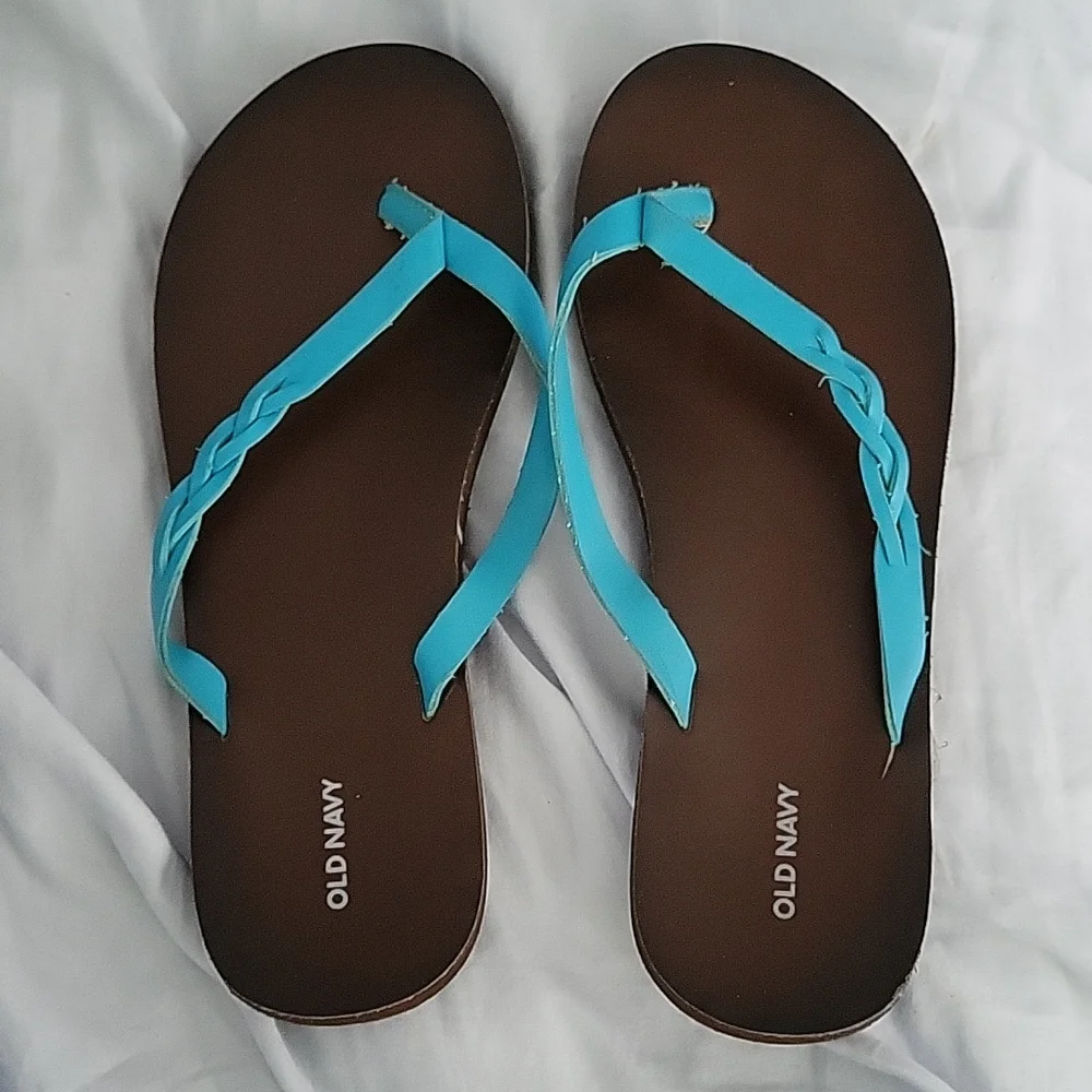 EUC Old navy flip flops